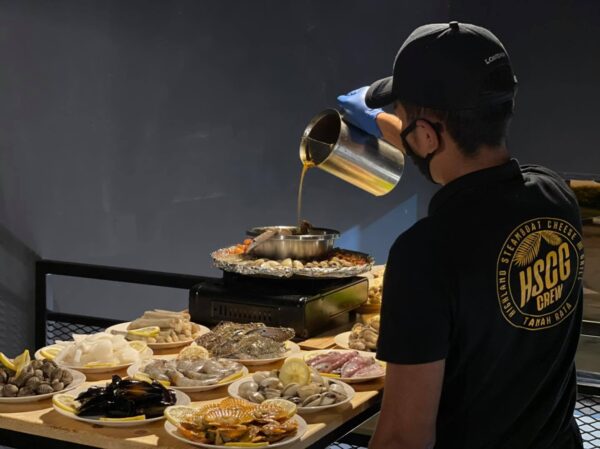 Hidangan steamboat cheese dan grilling