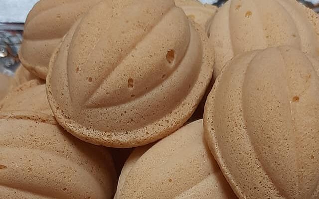 Kuih bahulu tradisional