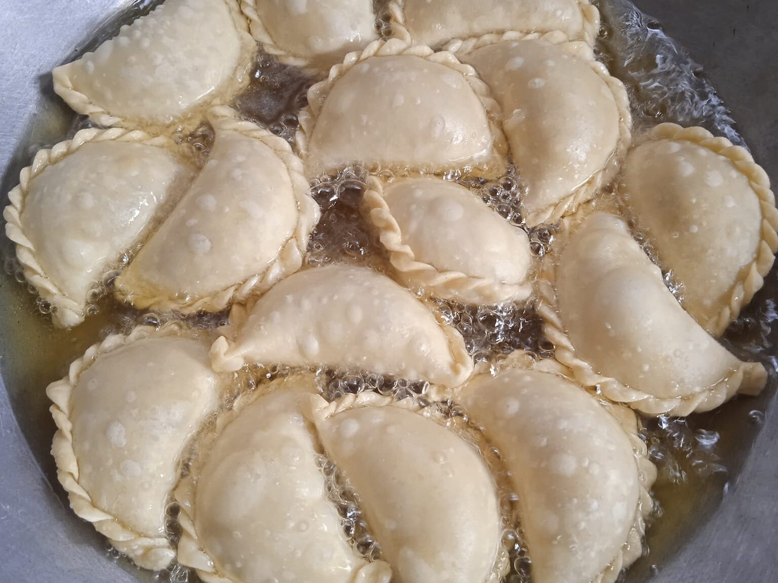 Karipap kentang goreng yang rangup