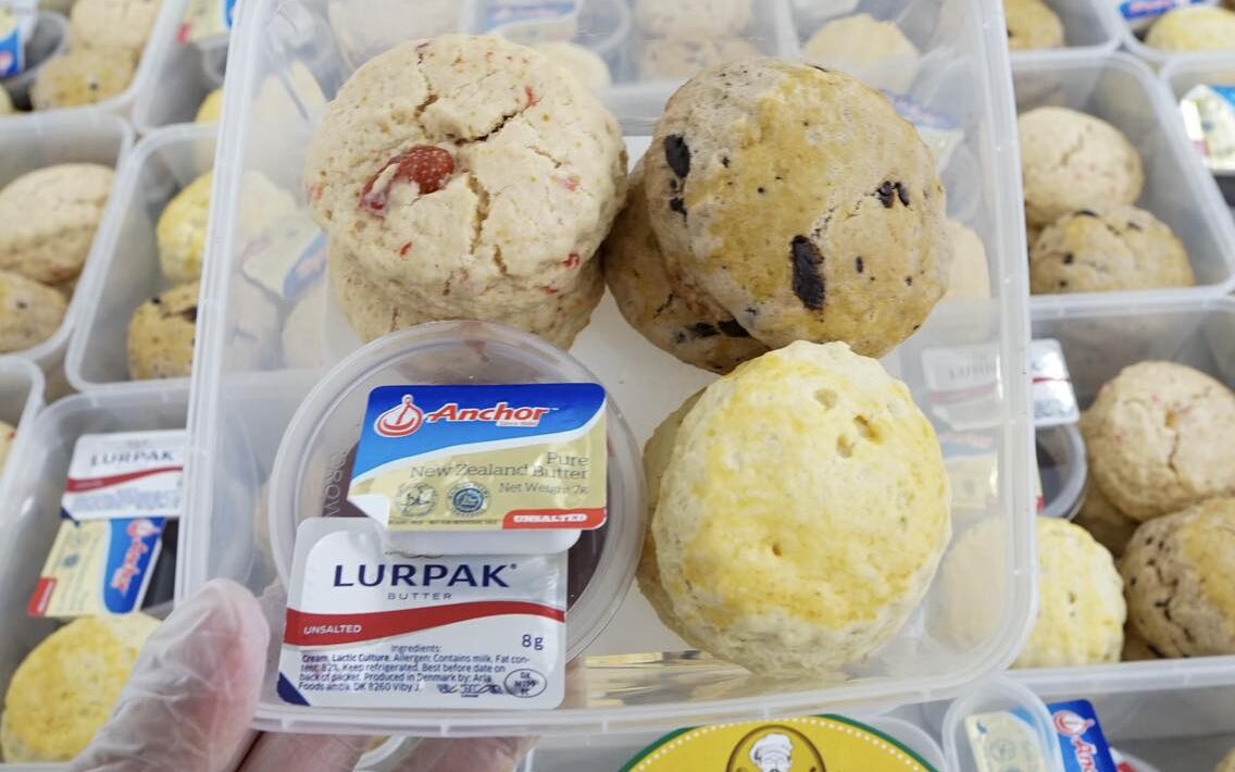 Pakej strawberi dan scone AyahMan