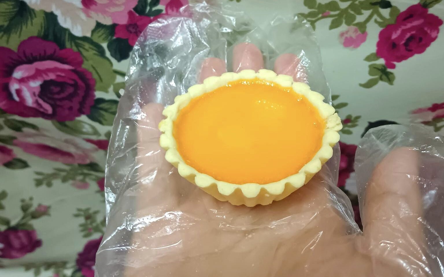 Tart telur creamy keemasan