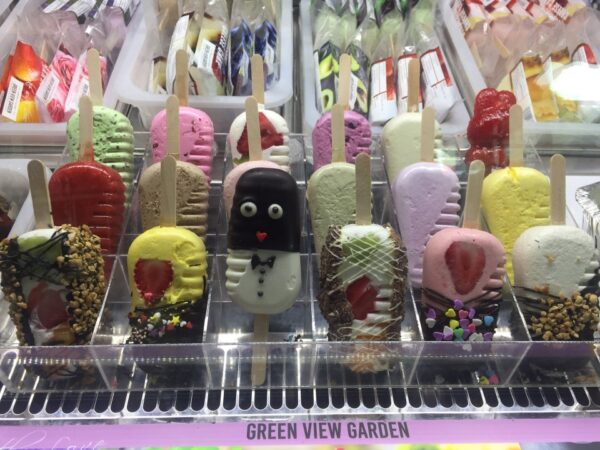 Aiskrim coklat menarik di Avant Chocolate Cafe