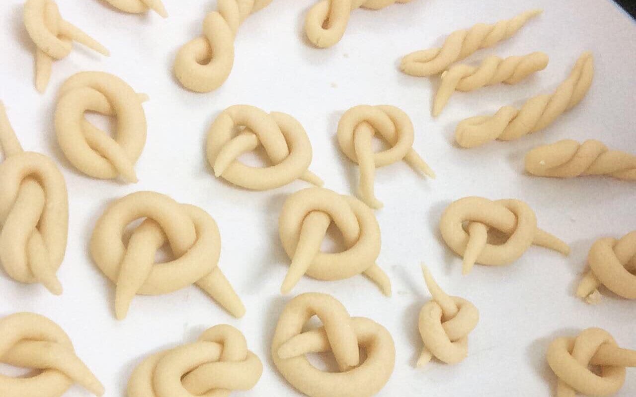 Kuih pintal yang rangup