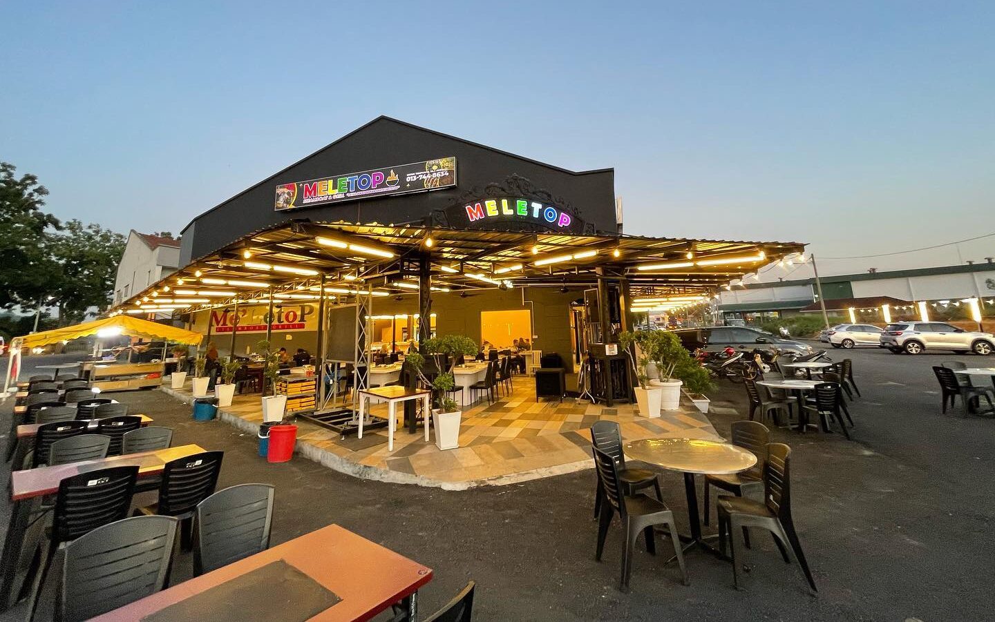 Sajian steamboat dan grill di Meletop Steamboat & Grill