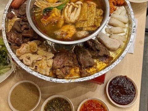 Sajian steamboat dan grill di Arang Steamboat & Grill