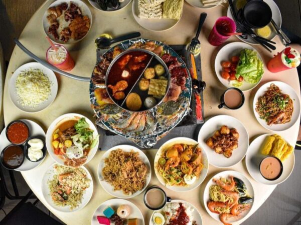 Sajian BBQ dan steamboat di Bucida Garden