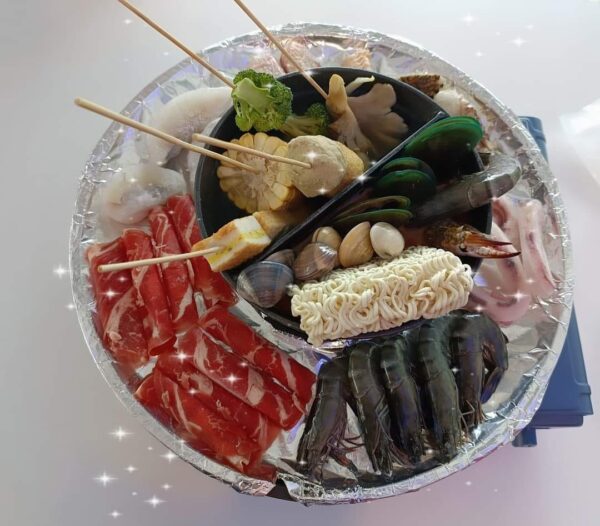 Sajian steamboat di Salji Putih Cafe & Steamboat