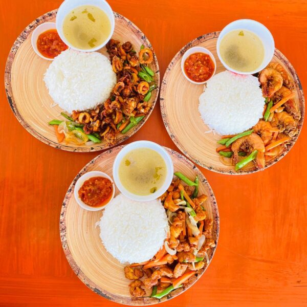 Buah cempedak yang digoreng bersalut tepung rangup.
