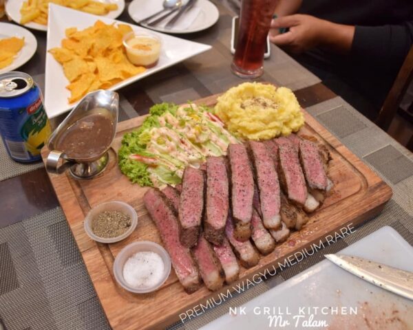 Hidangan gril di NK Grill Kitchen