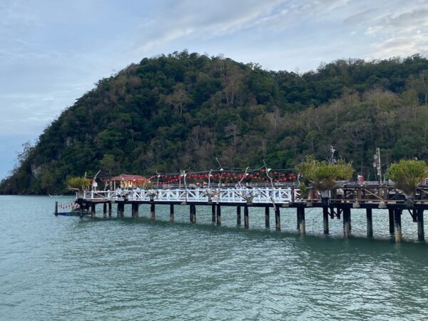 tanjung tirai