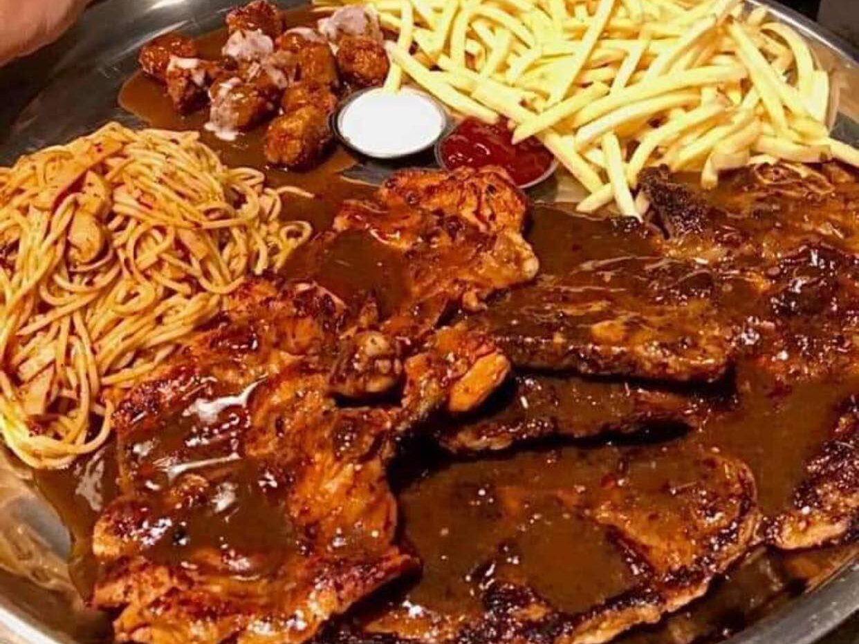 Sajian makanan di Food Fashion