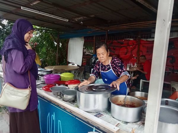 Nasi lemak dari Aunty Hasnah Nasi Lemak