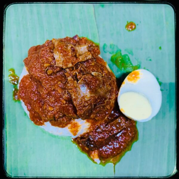 Piring nasi lemak dari Nasi Lemak Wak Zee