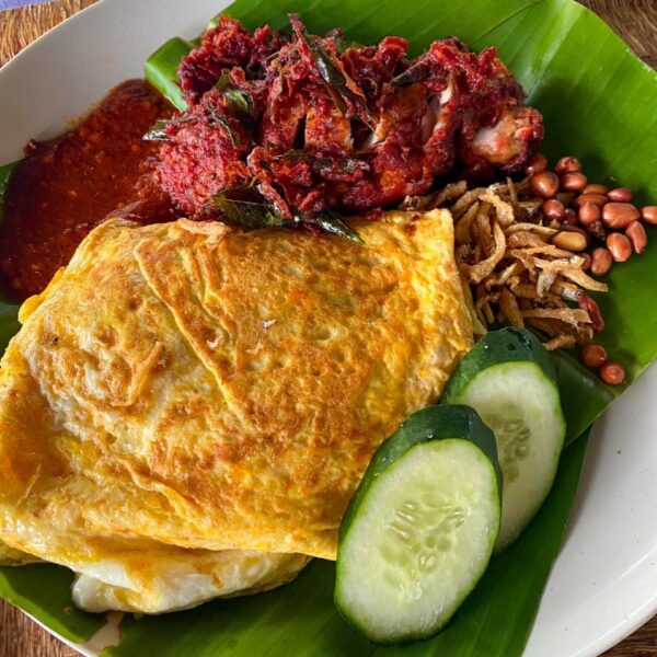Nasi lemak balut siap untuk dinikmati