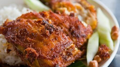 Nasi lemak Village Park dengan ayam goreng