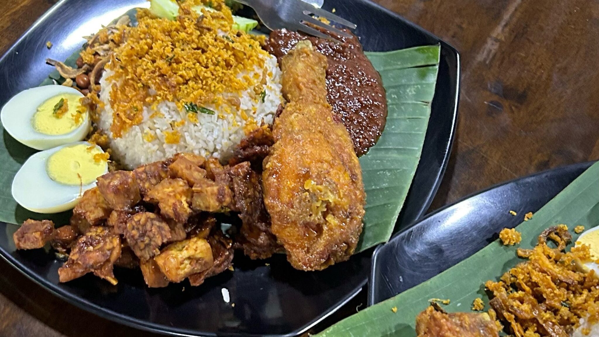Nasi lemak Botak dengan pelbagai lauk