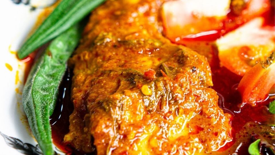 Hidangan nasi dan lauk tradisional di Restoran ZNI
