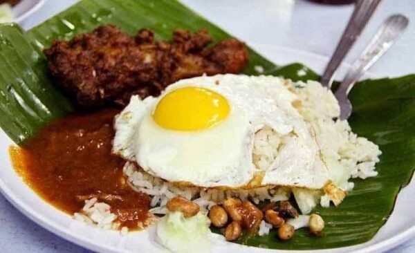 Nasi lemak Bumbung dengan sambal sotong