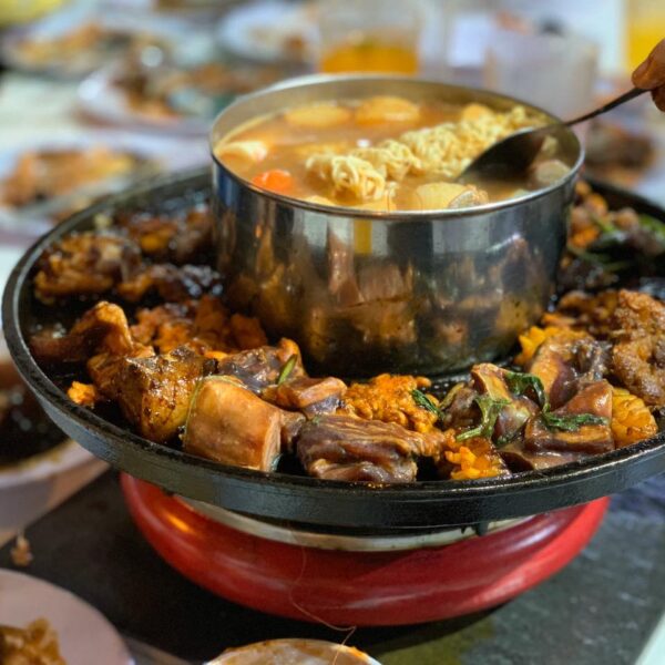 Periuk stimboat di Hot Pot King