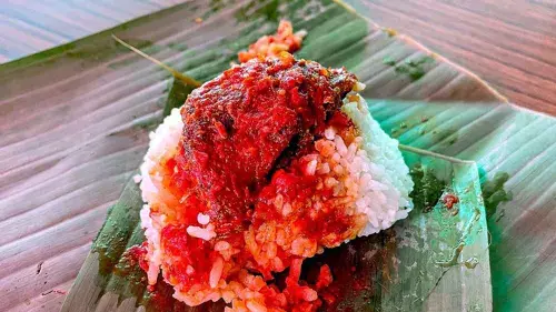 Nasi lemak daun pisang dari Ali Nasi Lemak